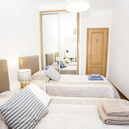 City Center Duplex Appartamento Lisbona